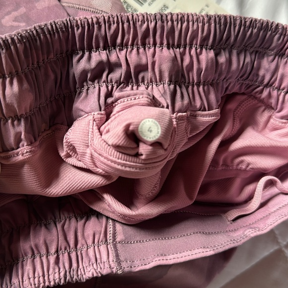 LULULEMON HOTTY HOT SHORT 4" *LINED INCOGNITO CAMO PINK TAUPE SIZE 4 TALL NWT - Picture 14 of 15